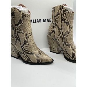 Alias Mae West Women’s Size 6 Boot Beige Snake Leather Pointed Toe